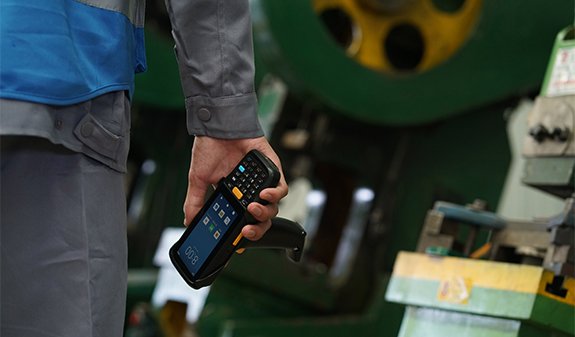 动力电池回收拆解：PDA 终端让环保流程可追溯、可监管