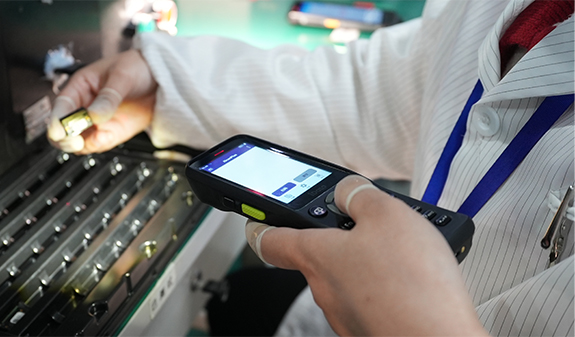 新能源电池全链路溯源：PDA 手持终端让每一颗电芯有据可查